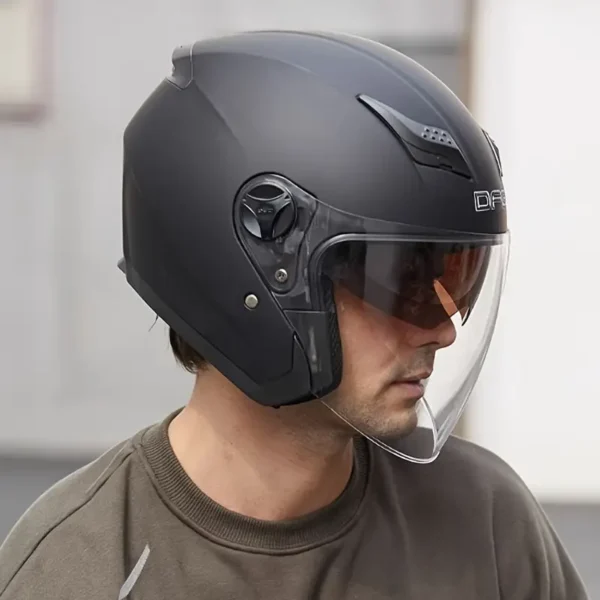 Unisex Motorcycle Helmet – Full Protection for All Seasons
